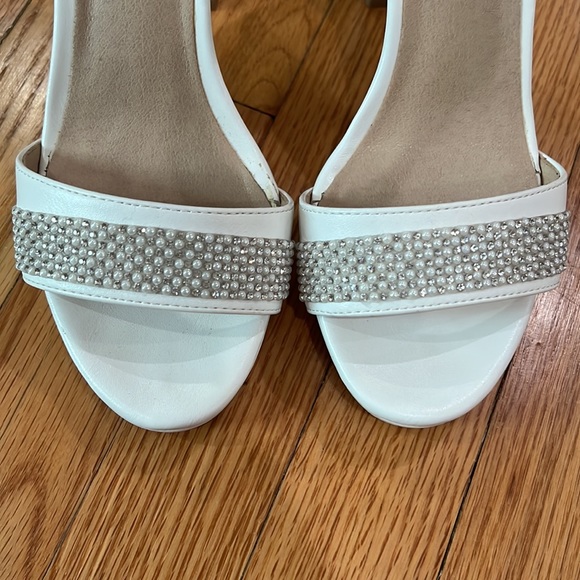 White block heels - Picture 3 of 10